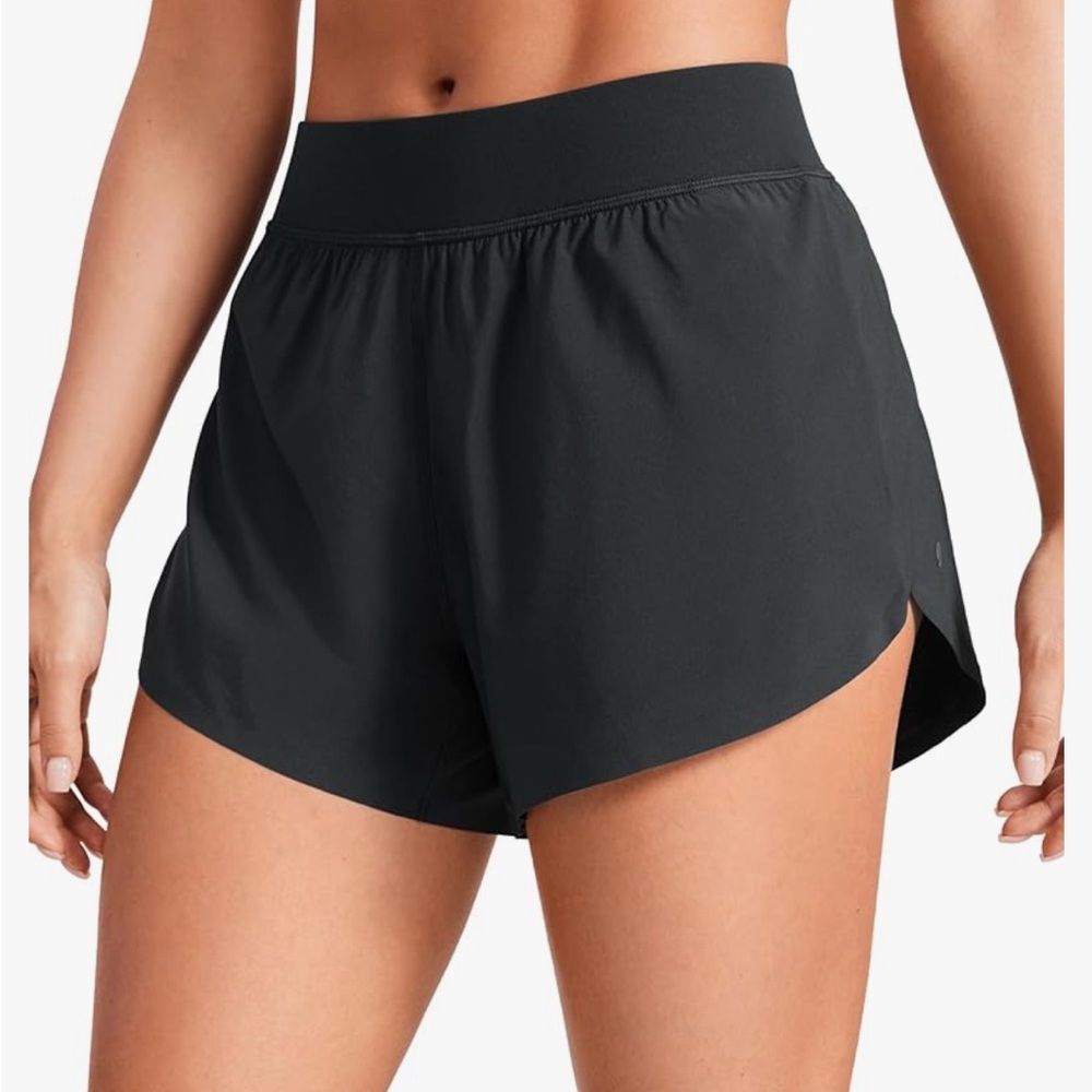 Black NWOT Women's CRZ Yoga Dolphin Shorts- M